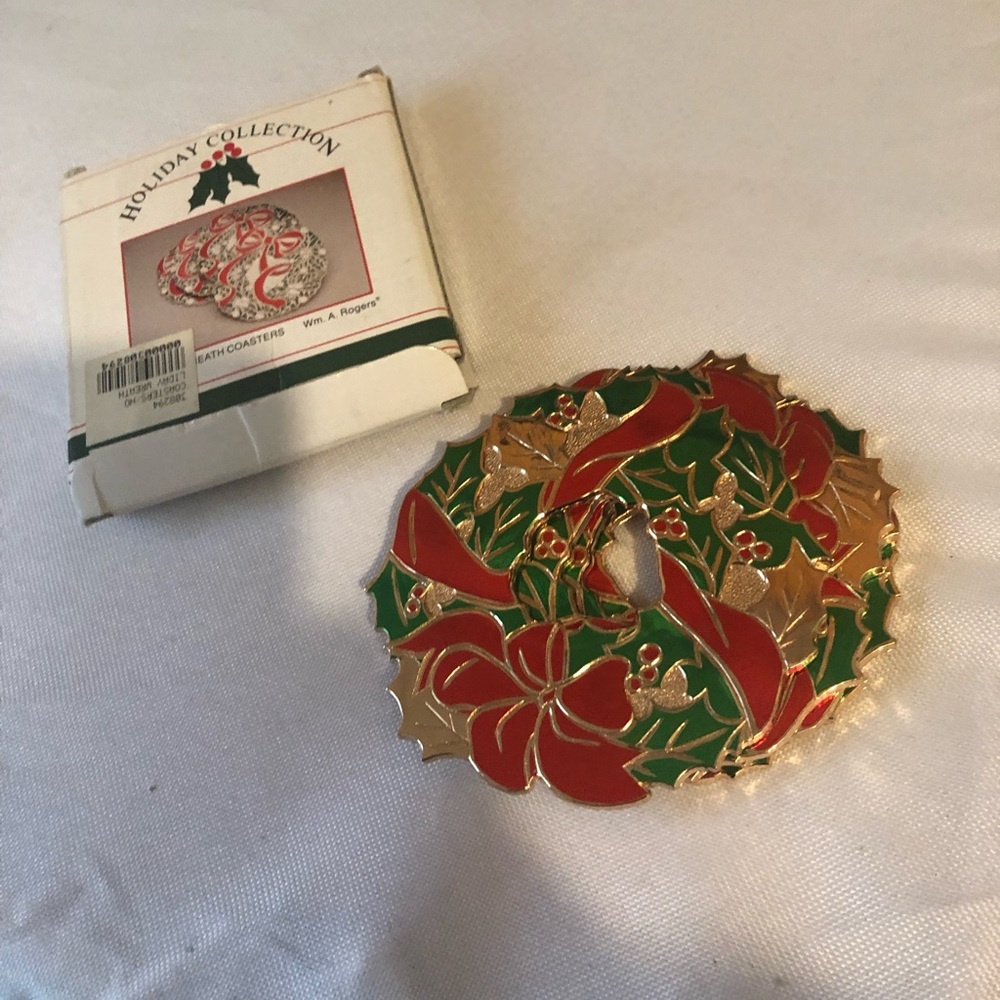 🎄1986 Wm. A. Rogers Holiday Wreath Coasters - 862 $25 or $20 w/offer